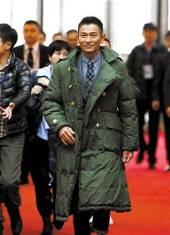 刘德华军大衣走红!