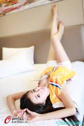 美人美腿床上诱惑