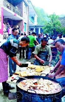 农村的流水席既实惠又好吃.