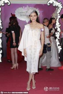 凤姐芙蓉 微博 互黑  林更新 参一脚遭 调侃 【1】-