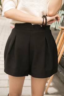 蝙蝠袖针织衫 西装<em>短裤</em> 尖头平跟单鞋 <em>流苏</em>单肩