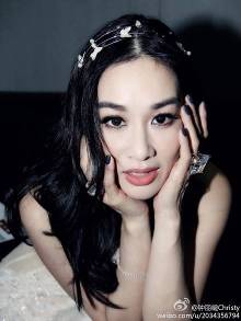  钟丽缇 获颁魅力女性奖, 微博 晒婚纱照,美到没朋