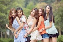 《桃红色的分岔口》曝剧照 校花曾嘉琪热辣出