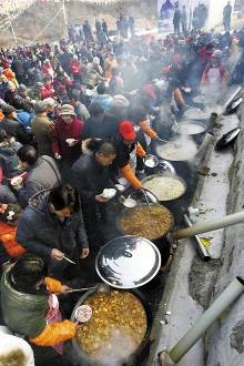 过"鸟节" 吃大锅饭(图)