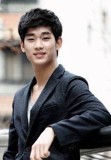 韩剧《来自星星的你》风靡亚洲,金秀贤戏里饰演外星人,戏外成男神