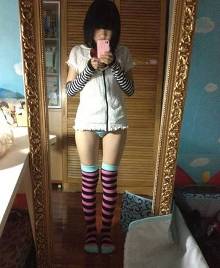 小<em>学生</em>晒性感照穿丝袜脱<em>内裤</em> 房间充斥ACG文