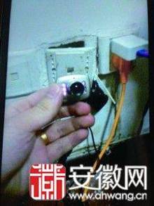 夫妻入住宾馆<em>沐浴</em>后<em>一丝不挂</em> 发现有相机偷拍