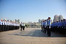 大连千名交警文职警员正式上岗 做到一警多用