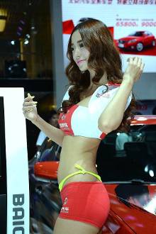 长发<em>美女</em>腰细臀肥 <em>T裤</em>外露长腿无尽<em>诱惑</em>!-汽车