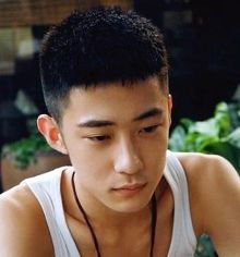 短寸飞机头领潮<em>男生发型</em> 寸头帅哥大pk【3】-