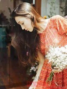 <em>头发少</em>的女生<em>适合</em>什么发型?长发短发全有!【2
