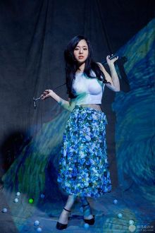 苍井空拍高尔夫大片 红裙妩媚白衣胜雪