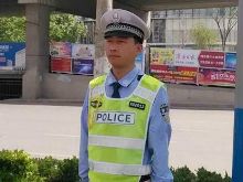 <em>济南小妹</em>微博传情帅气交警 官微回应:单身,约么