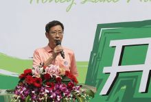 深圳市最大足球场今起开业 多位领导出席并开