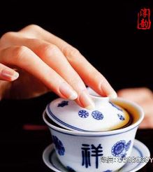 盖碗茶的喝法