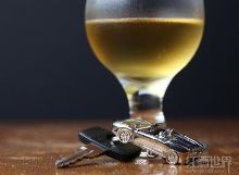 意大利酒驾新规惹争议--酒后驾车不扣驾驶证