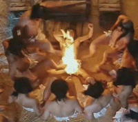 搞笑<em>GIF</em>图片:妹纸一看就很拜金,身上都纹了硬