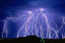 雷雨天气能开空调吗