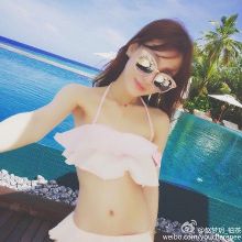 皇族white女友赵梦玥微博自拍照 皇族white身份