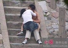 少女<em>如厕</em>惨被偷拍 大学生情侣野战更激烈【6】