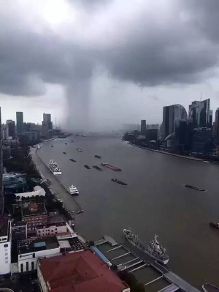 今天上海一定有人在渡劫!那些诡异的云你看到