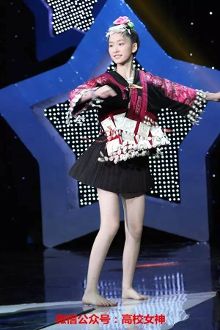 小图  《中国新声代》舞台上,她纯真清新的形象和热情奔放的