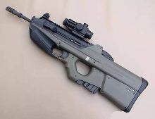 fn p90冲锋枪:p90小巧,便携,高容量弹匣,火力能击穿军用防弹背心