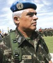 2005年8月31日,58岁的巴西中将巴塞拉尔就任联合国驻海地维和部队司令