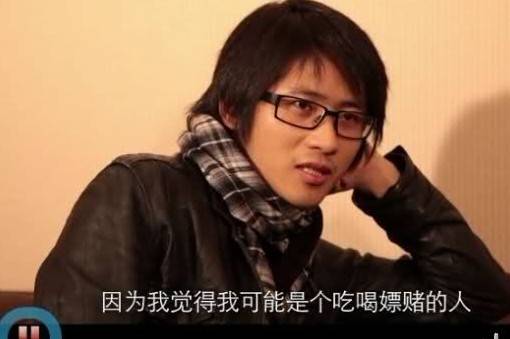 吐槽:埋伏痴汉专摸黑丝腿