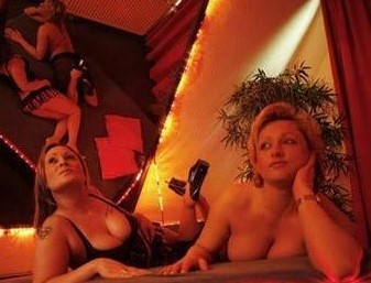 神吐槽:16岁女孩卖淫称靠自己