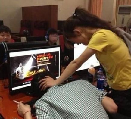狐诌1036季-妈妈有空帮我生个小狗吧