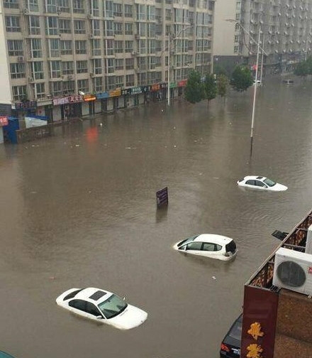 神吐槽:一场暴雨 实现京津冀一体化