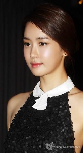 韩星整容上瘾症 表情僵像充气娃娃