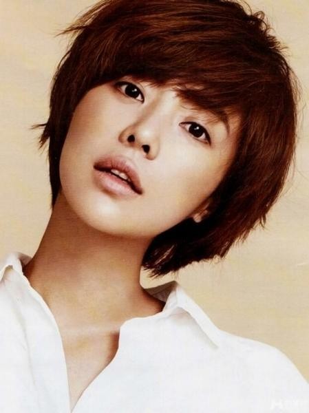 韩星整容上瘾症 表情僵像充气娃娃