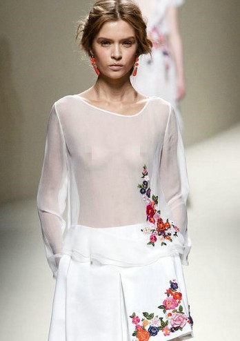 时装周:乳头是你最招摇的装饰品