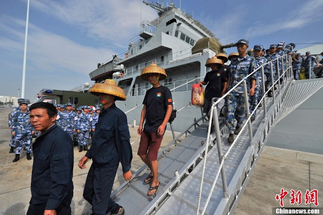 268名在台风"蝴蝶"中遇险渔民从西沙琛航岛返 抵海南三亚,这也是对