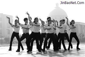 宁波高校狐狸舞风靡网络 被评娘炮无所谓