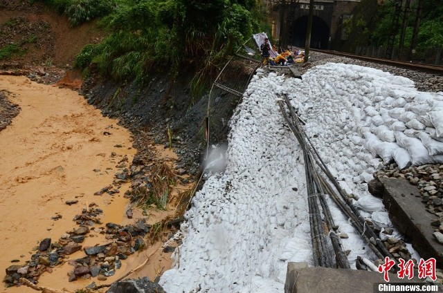 江河水库水位超警戒线,河堤海堤决堤,城市洪涝等灾情