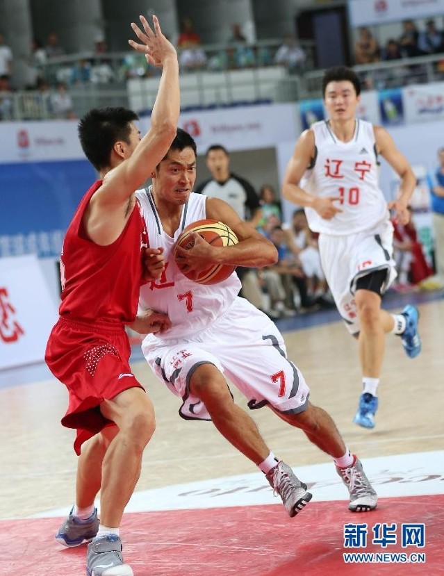 当日,在辽宁沈阳进行的第12届全运会男子篮球成年组半决赛中,辽宁队以