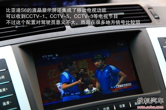 海马S7对比比亚迪S6 实用空间评分 海马S7 比亚迪S6 驾乘空间评分(满分10分) 7.5 7 后备箱空间评分(满分10分) 7 7.5 实用空间评价 虽然车身尺寸不大,但内部的驾乘空间不错;但后备箱纵深明显不如比亚迪S6。 内部的驾乘空间一般,但后备箱实用性不错。 海马S7对比比亚迪S6 整体评价 海马S7 比亚迪S6 静态项目总分 53.