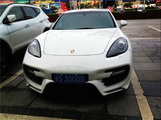 东莞街头豪车与它们的车逼车牌