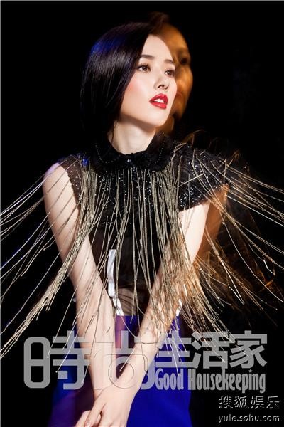 郭碧婷启程巴黎时装周 新一代女神受青睐