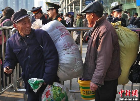 春节各地人口流动情况_中国各地汉族人口比例(2)