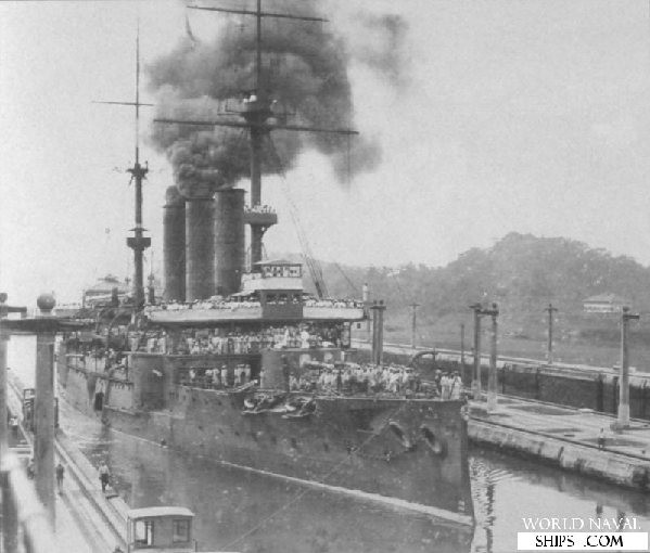 1937年2月12日,日军巡洋舰出云号进入上海时情景