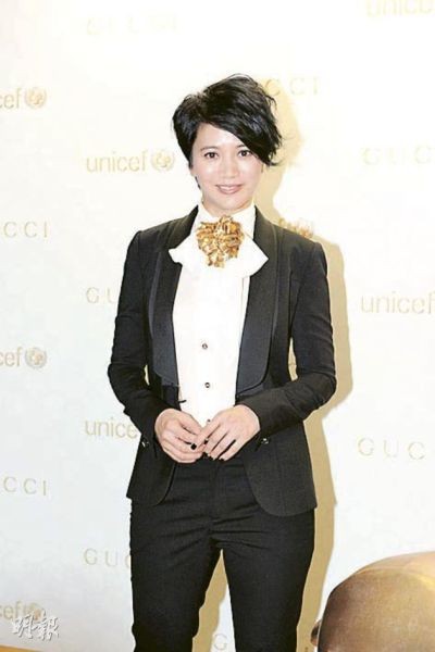 据香港媒体报道,梁咏琪(gigi)与袁咏仪(靓靓)昨天(12月3日)出席童