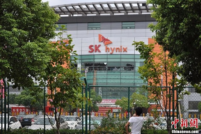 国内最大半导体企业无锡海力士发生火灾 黑烟蔓延数公里(组图)