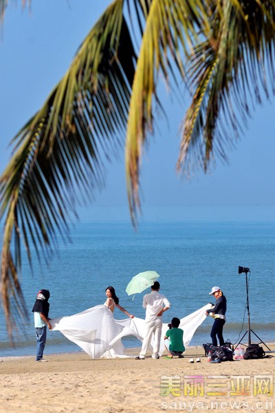 三亚海滩婚纱照_三亚海滩图片