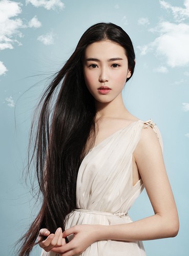 气质非凡的女子 a7q1n49828381422217.jpg