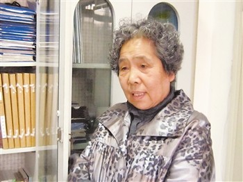 钟情社区服务 "牛姨"真像雷锋(图)