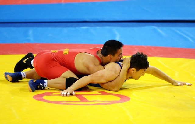 当日,在第十二届全运会摔跤比赛男子自由式84公斤级决赛中,安徽队张峰